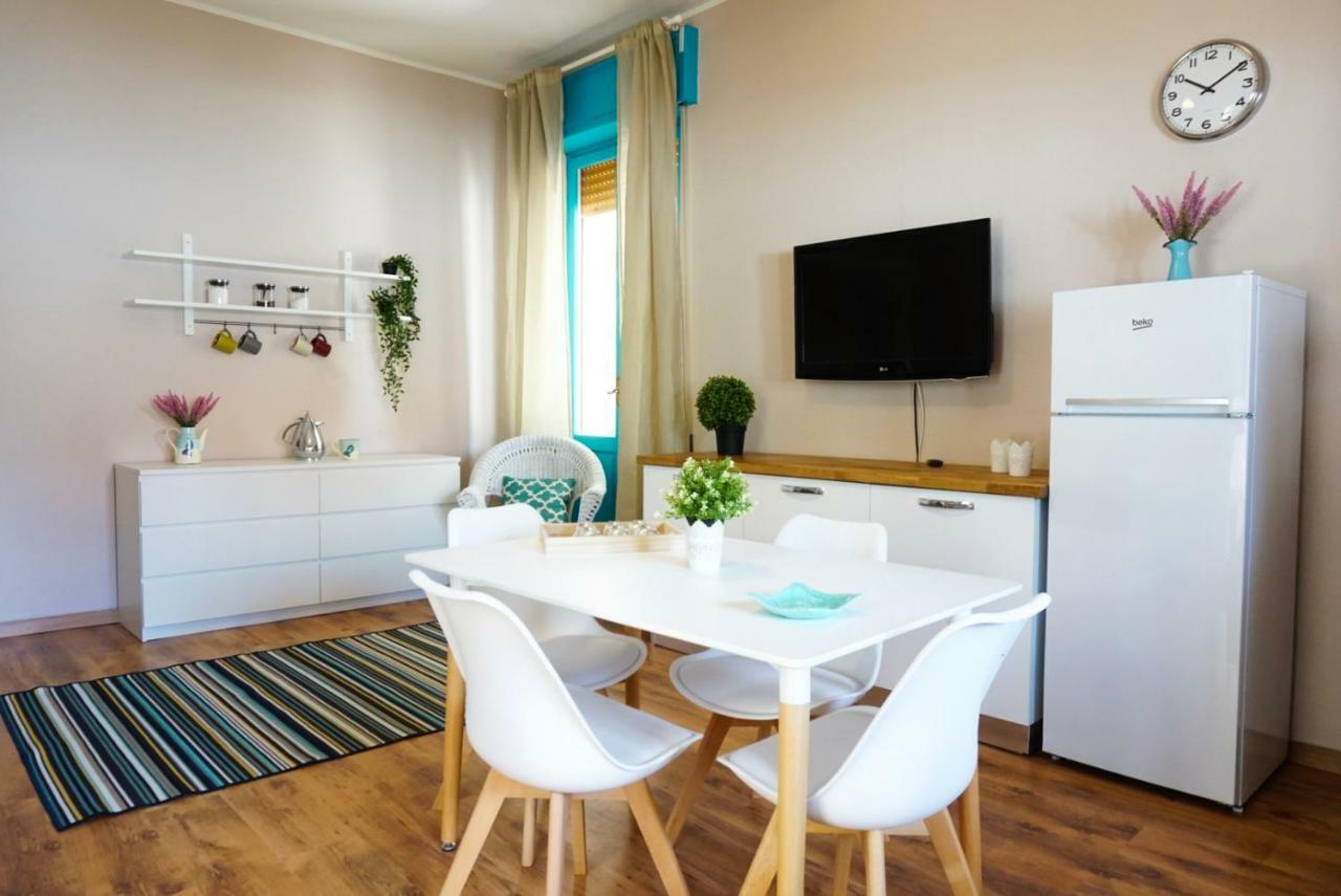 Villa Aurelia -Seafront Apartment With Patio Flumini di Quartu Exterior foto